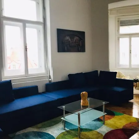 Lilian's Royal Apartment *