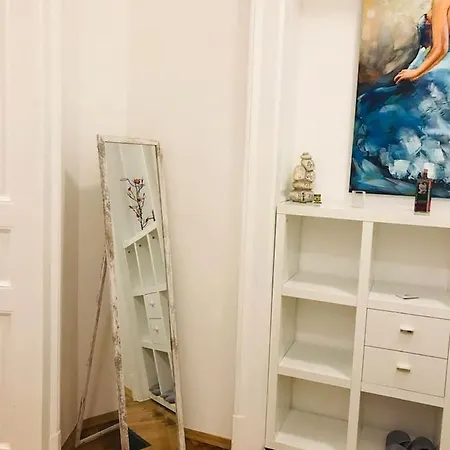 Lilian's Royal Apartment *